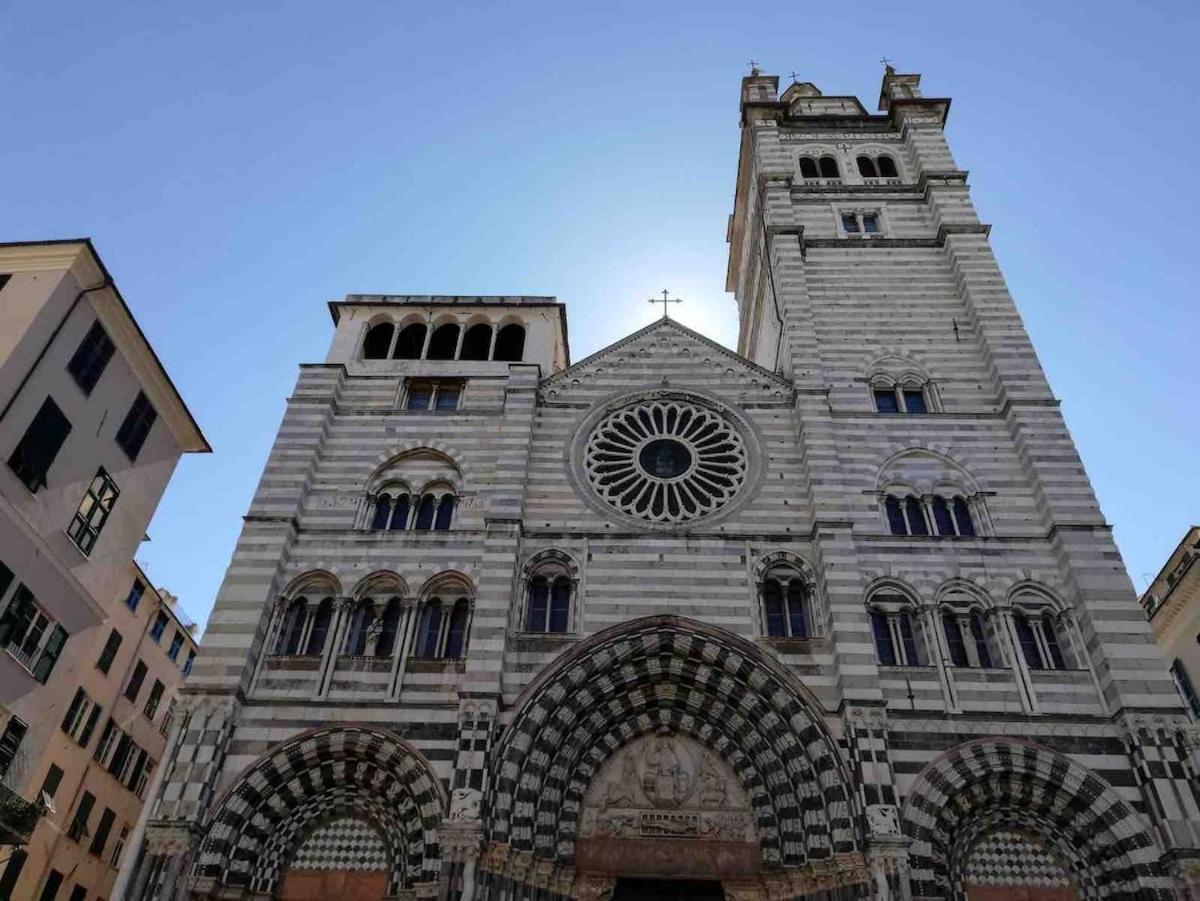 An Attic, Really Downtown 3 * Genoa