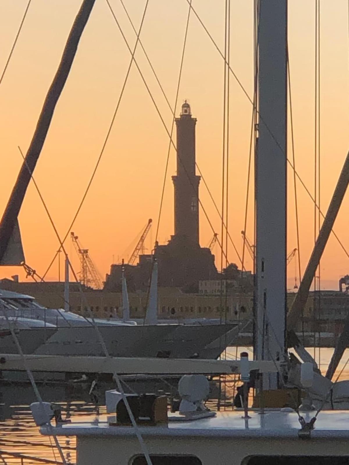 An Attic, Really Downtown 3 * Genoa